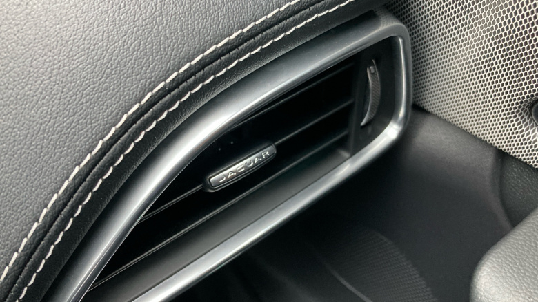 Jaguar F-Pace 2.0d [180] Chequered Flag 5dr Auto AWD Diesel Estate